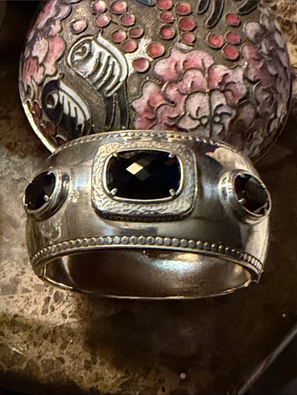 Gorgeous Brighton  large cuff Silver-Tone Black semi precious faceted stones